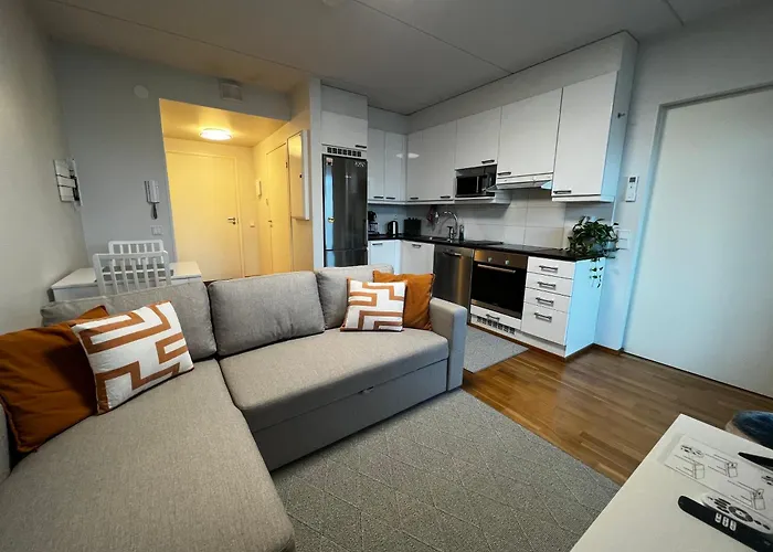 Top Floor Flat With Sauna, A/C & Free Parking