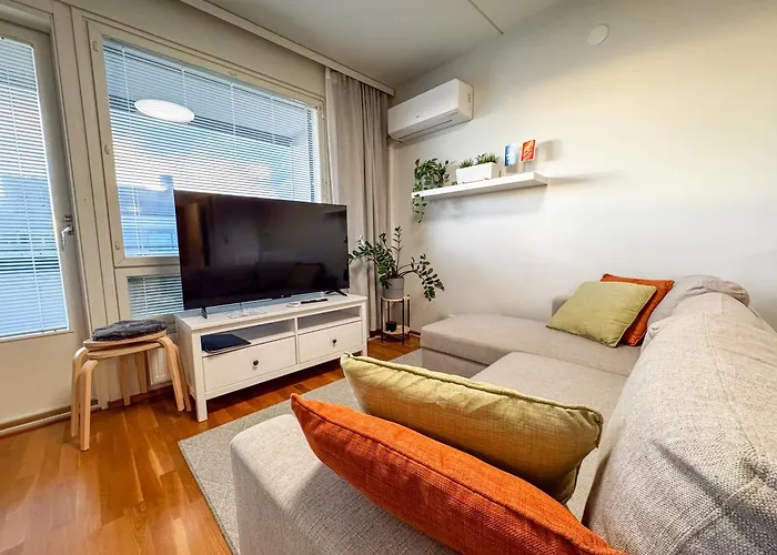 Top Floor Flat With Sauna, A/C & Free Parking