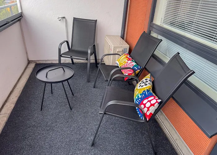Top Floor Flat With Sauna, A/C & Free Parking
