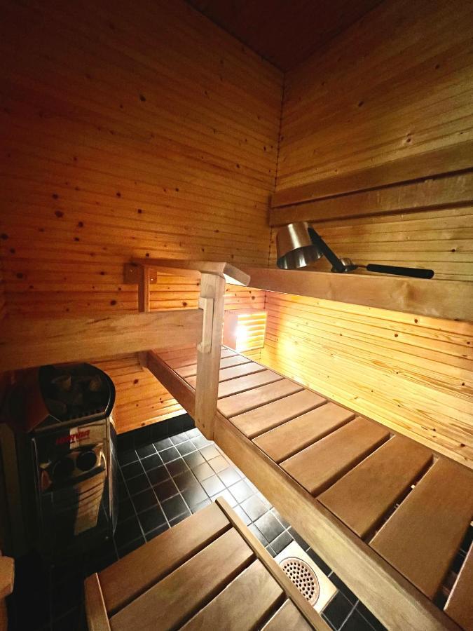 Floor Flat With Sauna, A/c & Free Parking