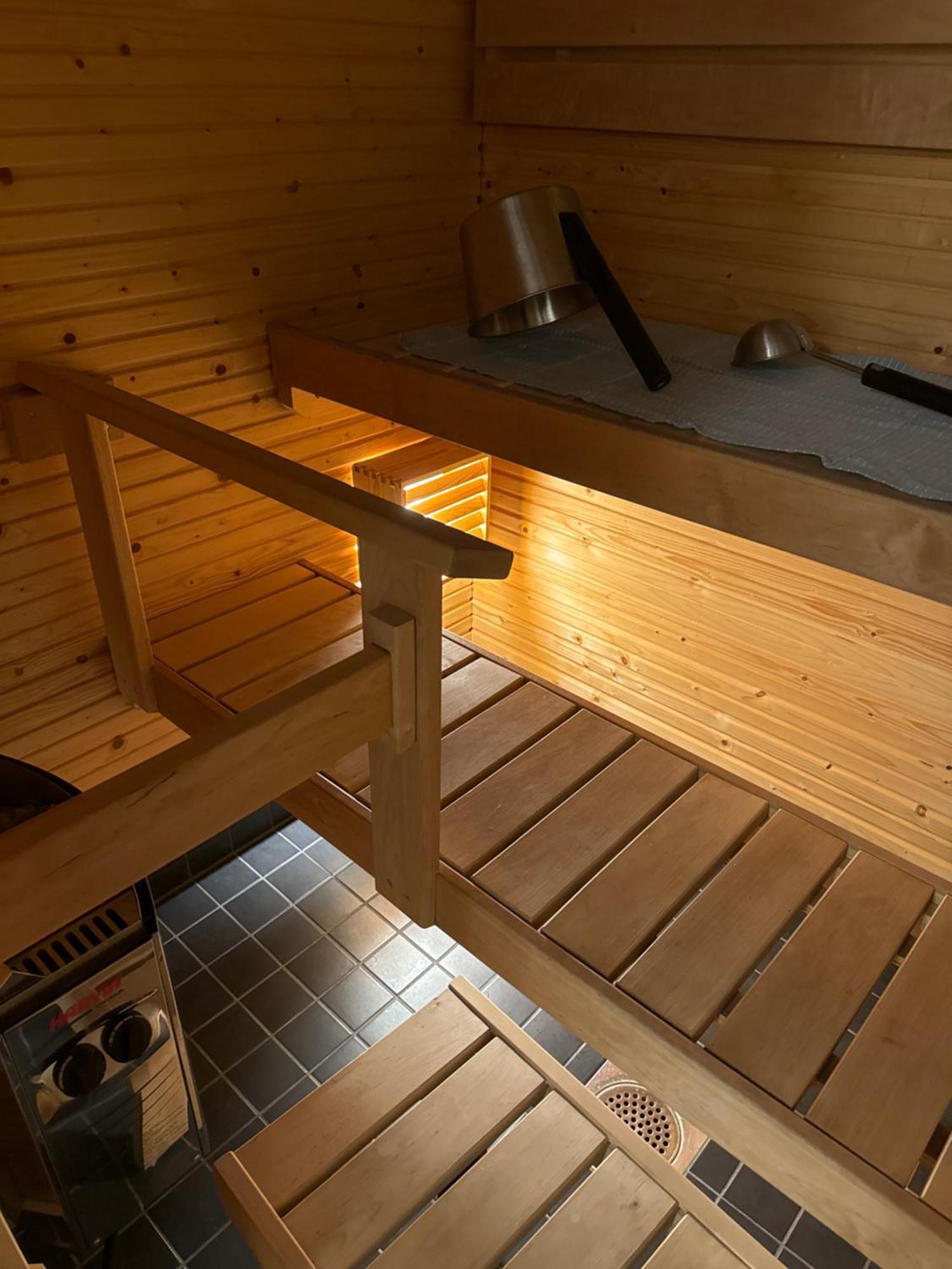 Floor Flat With Sauna, A/c & Free Parking