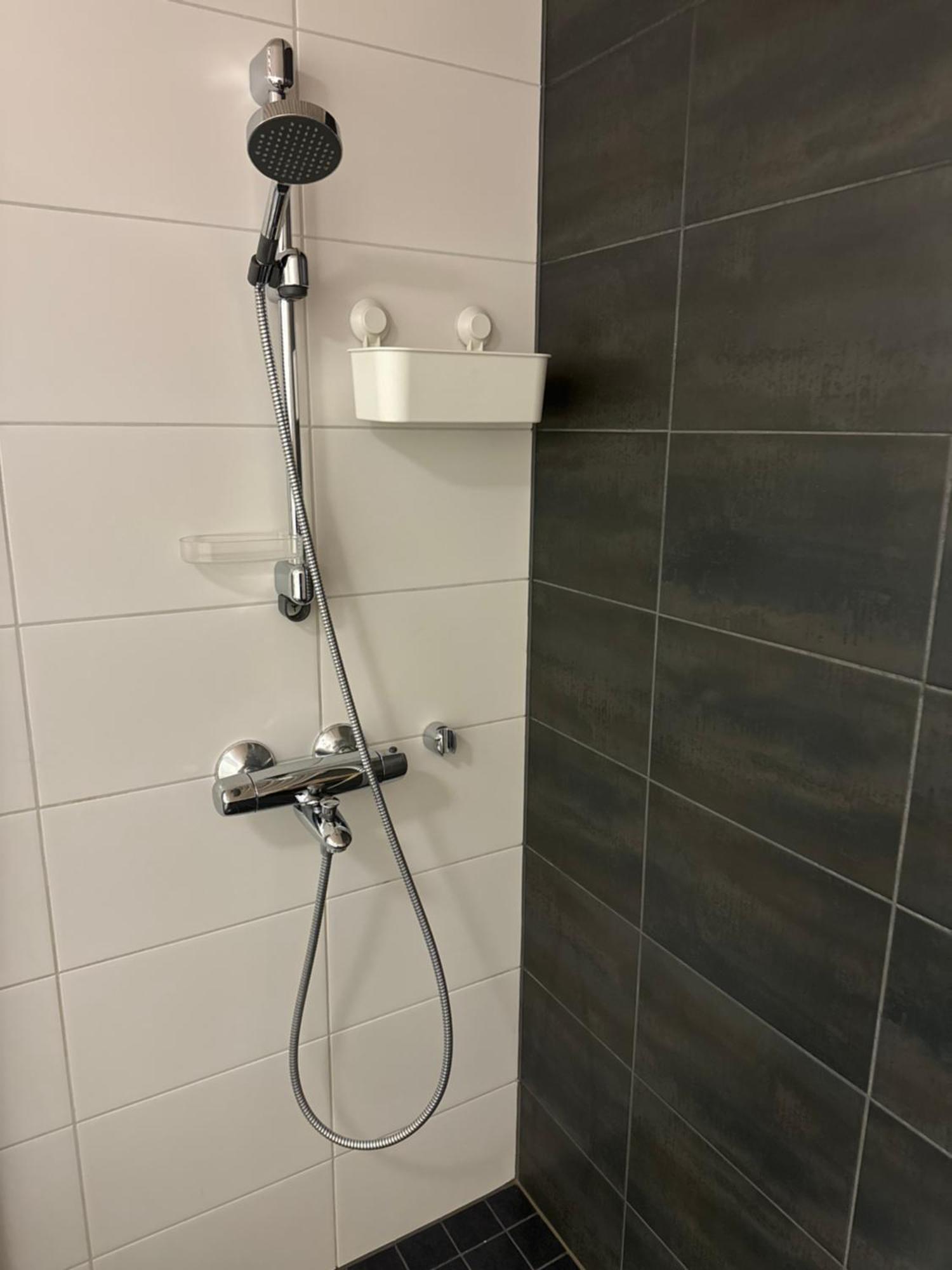 Appartement Floor Flat With Sauna, A/c & Free Parking *