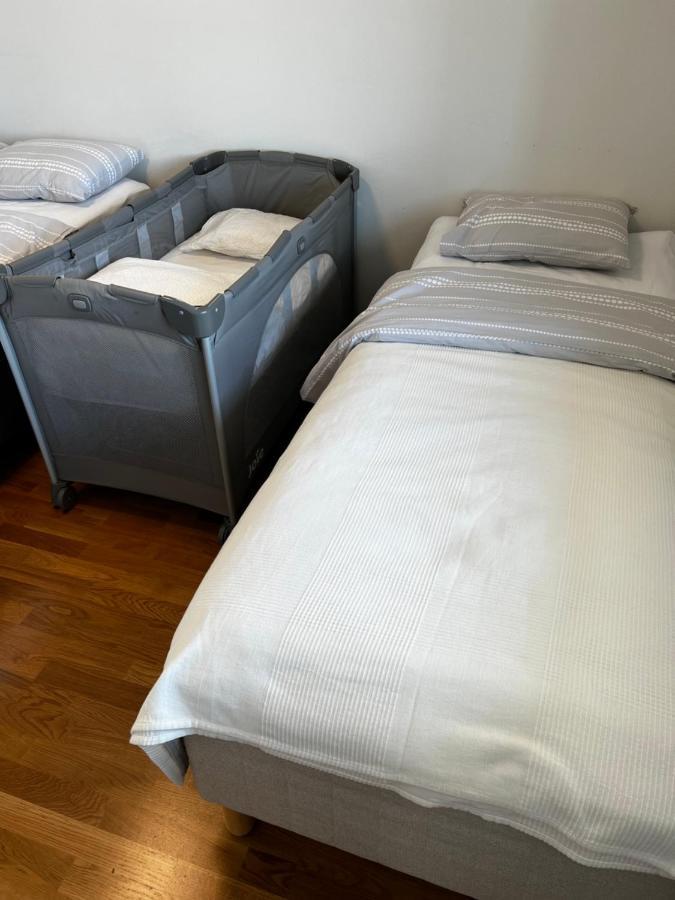 Floor Flat With Sauna, A/c & Free Parking Lägenhet *